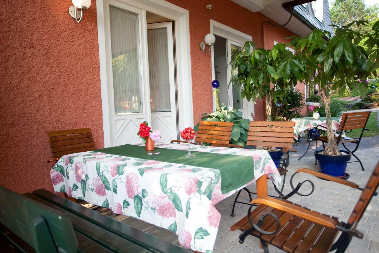 Im Garten - Haus Anna *